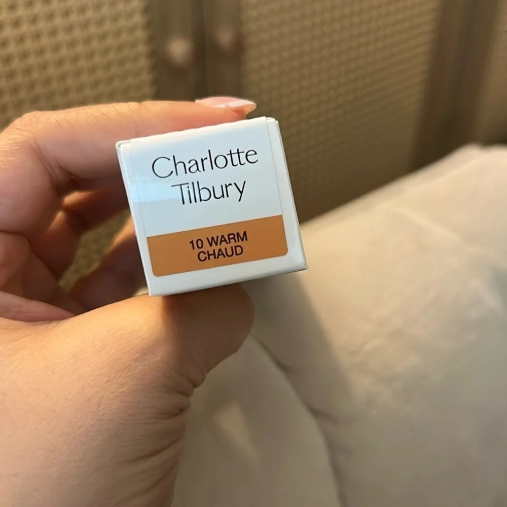 B19 CHARLOTTE TILBURY BEAUTIFUL SKIN FOUNDATION-10 WARM CHAUD NIB